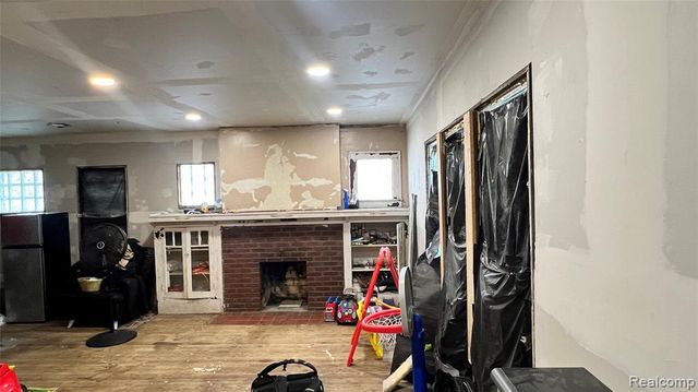 12316 Roselawn Street, Detroit, MI 48204