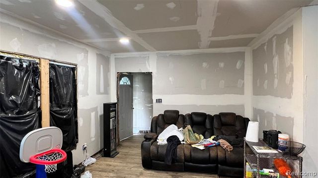 12316 Roselawn Street, Detroit, MI 48204