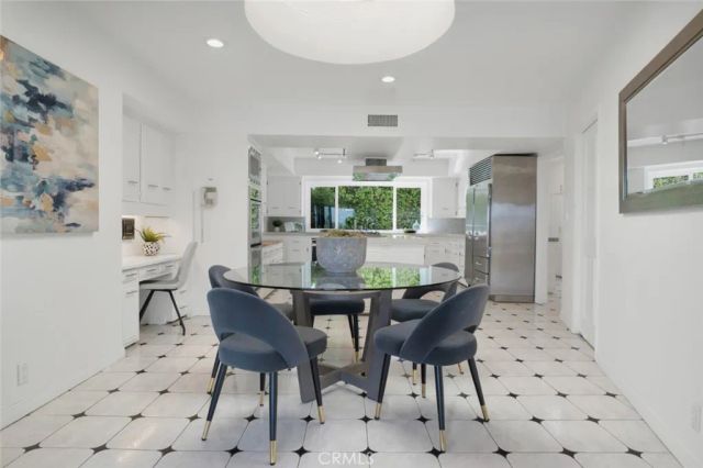 2906 Elvido Drive, Los Angeles, CA 90049