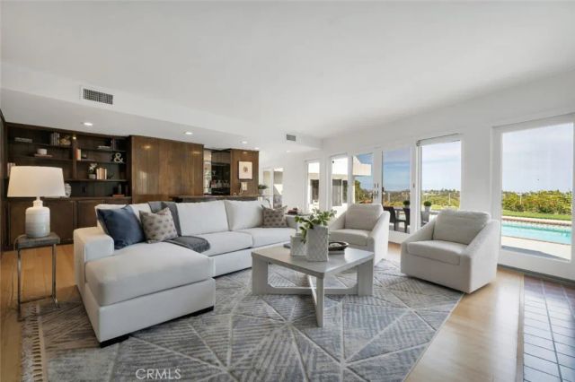 2906 Elvido Drive, Los Angeles, CA 90049