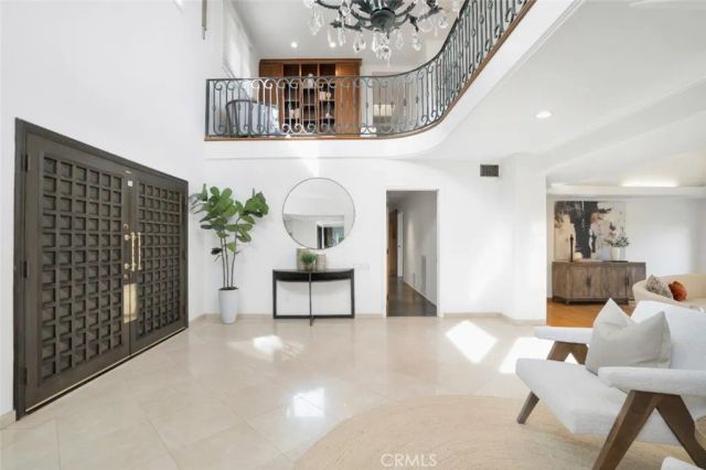2906 Elvido Drive, Los Angeles, CA 90049