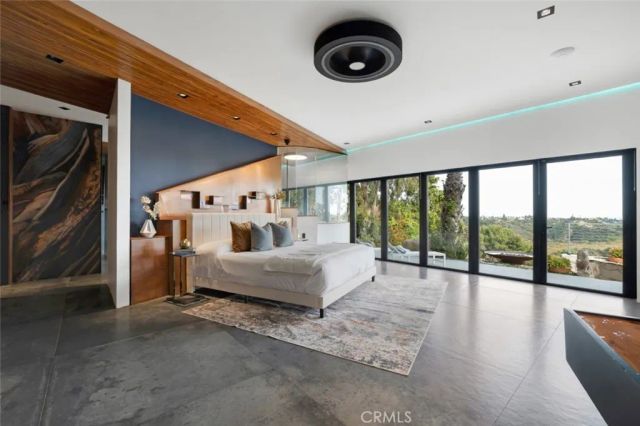 2906 Elvido Drive, Los Angeles, CA 90049