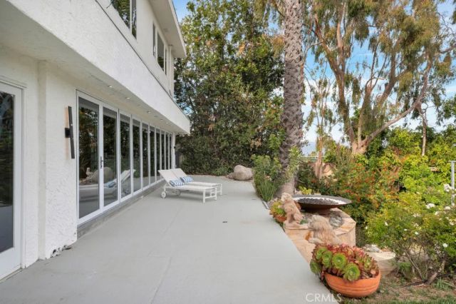 2906 Elvido Drive, Los Angeles, CA 90049