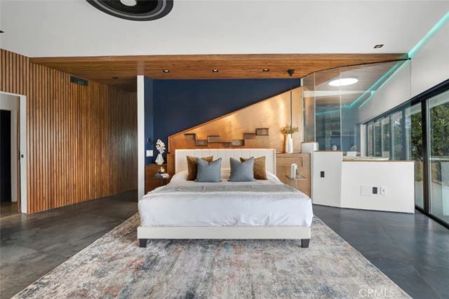 2906 Elvido Drive, Los Angeles, CA 90049