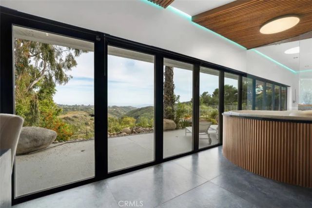 2906 Elvido Drive, Los Angeles, CA 90049