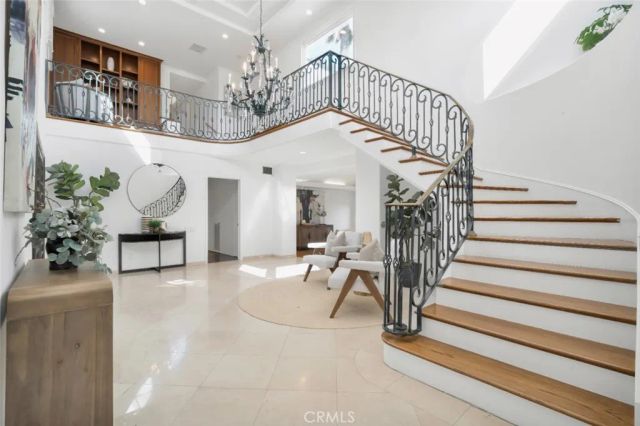 2906 Elvido Drive, Los Angeles, CA 90049