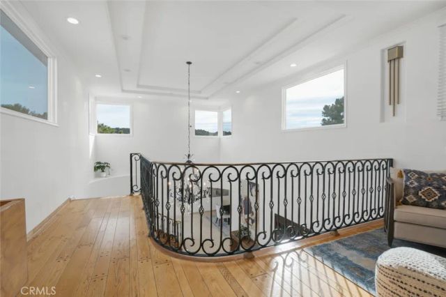2906 Elvido Drive, Los Angeles, CA 90049