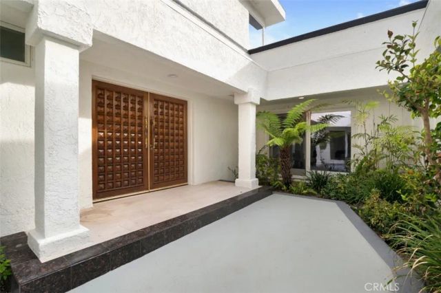 2906 Elvido Drive, Los Angeles, CA 90049