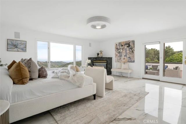2906 Elvido Drive, Los Angeles, CA 90049