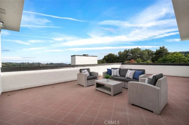 2906 Elvido Drive, Los Angeles, CA 90049