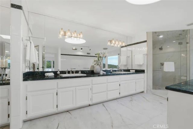 2906 Elvido Drive, Los Angeles, CA 90049