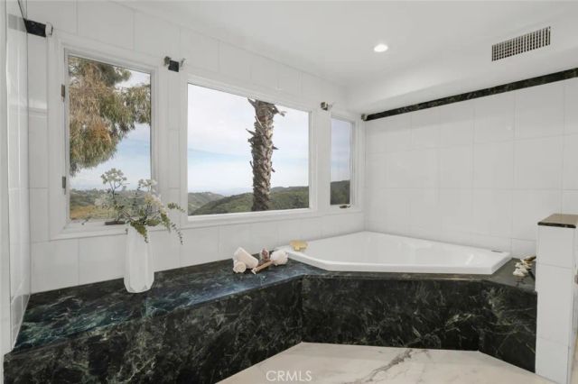 2906 Elvido Drive, Los Angeles, CA 90049