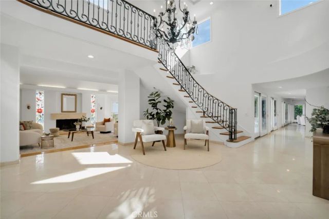 2906 Elvido Drive, Los Angeles, CA 90049