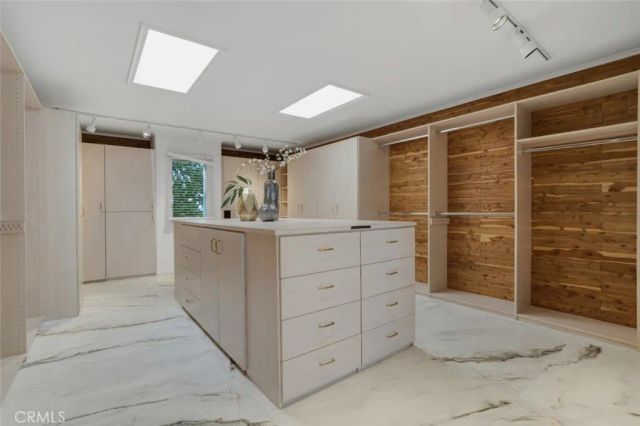 2906 Elvido Drive, Los Angeles, CA 90049
