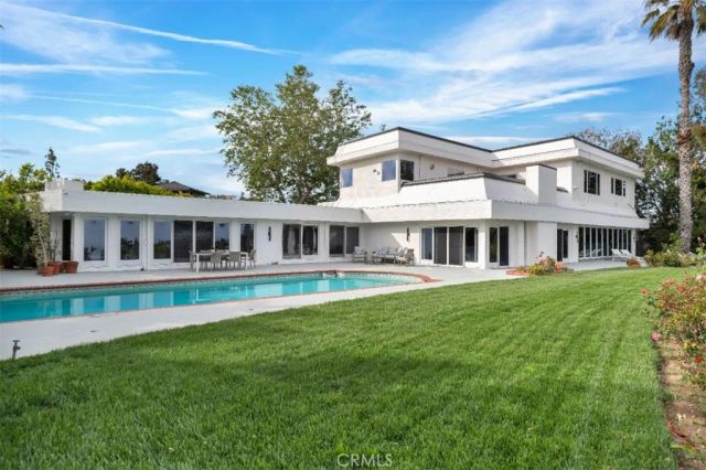 2906 Elvido Drive, Los Angeles, CA 90049