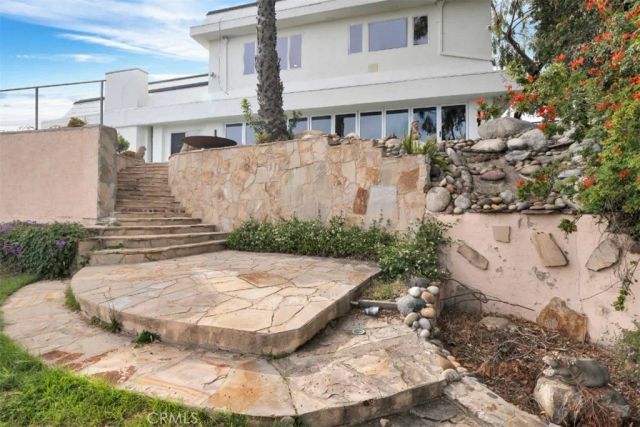 2906 Elvido Drive, Los Angeles, CA 90049