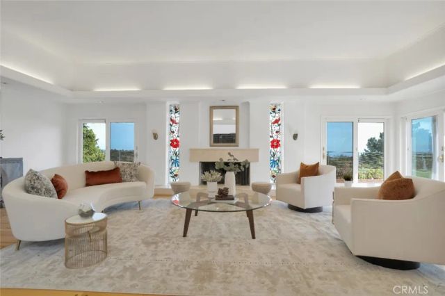 2906 Elvido Drive, Los Angeles, CA 90049