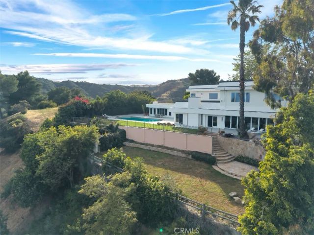 2906 Elvido Drive, Los Angeles, CA 90049