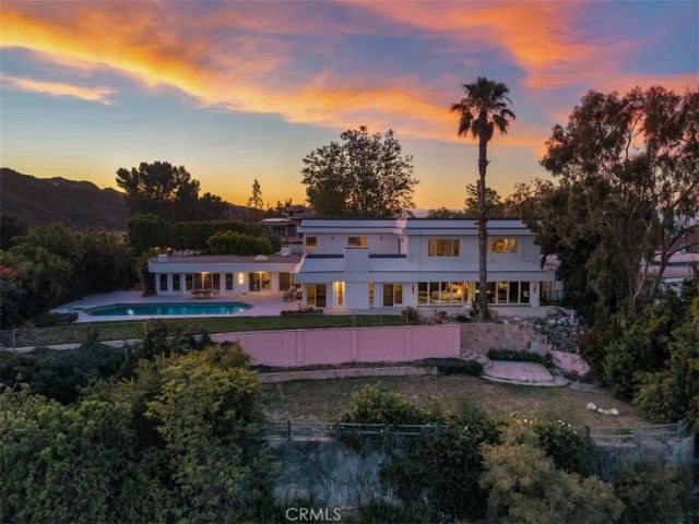 2906 Elvido Drive, Los Angeles, CA 90049