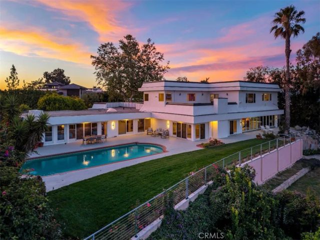 2906 Elvido Drive, Los Angeles, CA 90049