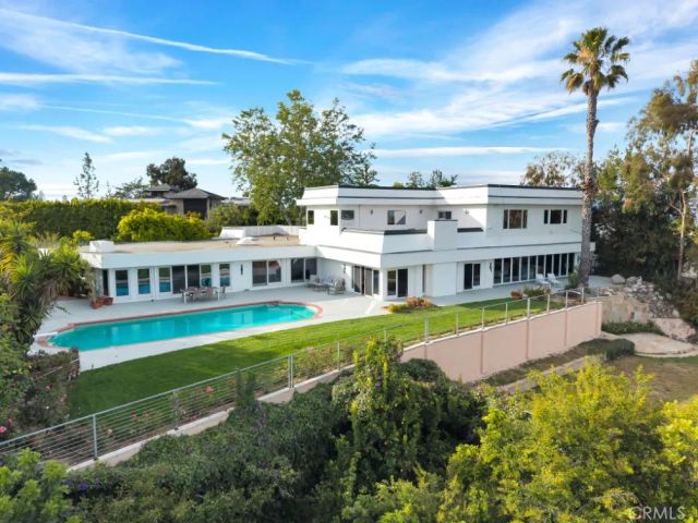 2906 Elvido Drive, Los Angeles, CA 90049