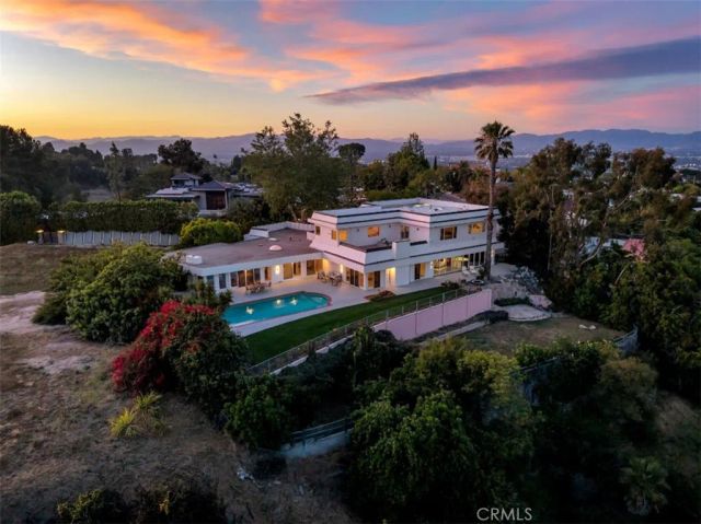 2906 Elvido Drive, Los Angeles, CA 90049