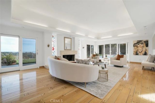 2906 Elvido Drive, Los Angeles, CA 90049