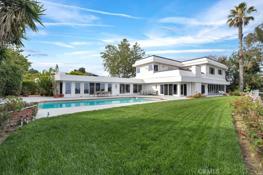 2906 Elvido Drive, Los Angeles, CA 90049