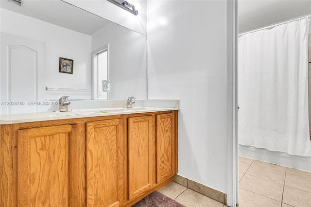 945 NW 206th St, Miami Gardens, FL 33169
