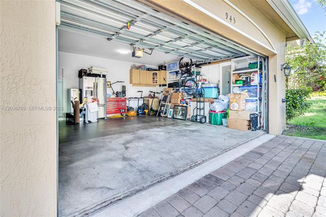 945 NW 206th St, Miami Gardens, FL 33169