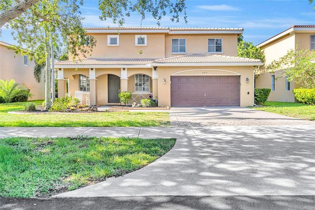 945 NW 206th St, Miami Gardens, FL 33169