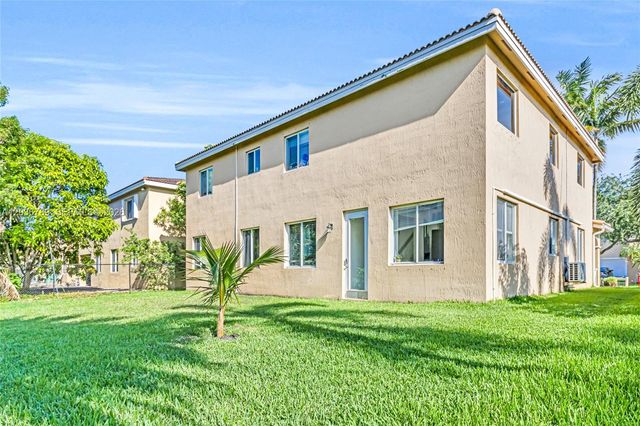 945 NW 206th St, Miami Gardens, FL 33169