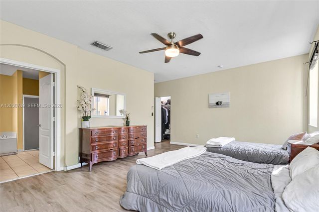 945 NW 206th St, Miami Gardens, FL 33169