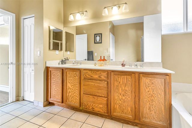 945 NW 206th St, Miami Gardens, FL 33169