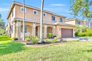 945 NW 206th St, Miami Gardens, FL 33169