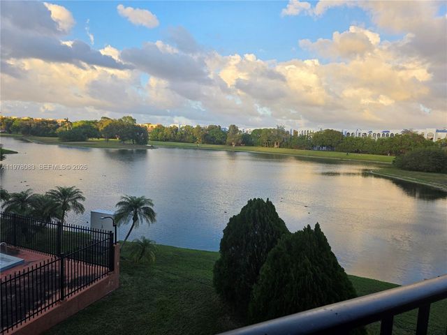 9688 Fontainebleau Blvd 307, Miami, FL 33172