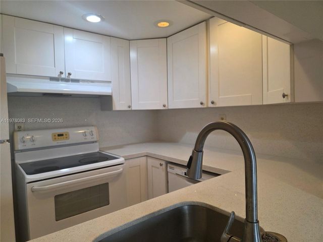 9688 Fontainebleau Blvd 307, Miami, FL 33172