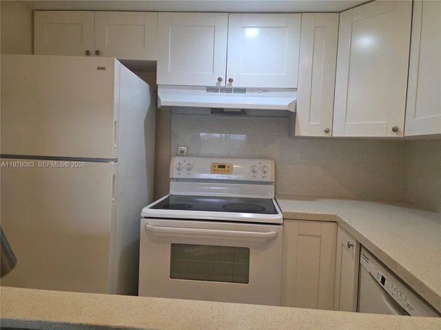 9688 Fontainebleau Blvd 307, Miami, FL 33172