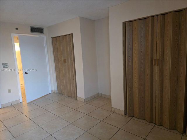 9688 Fontainebleau Blvd 307, Miami, FL 33172