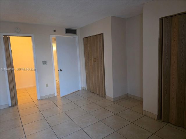 9688 Fontainebleau Blvd 307, Miami, FL 33172