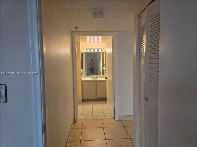 9688 Fontainebleau Blvd 307, Miami, FL 33172