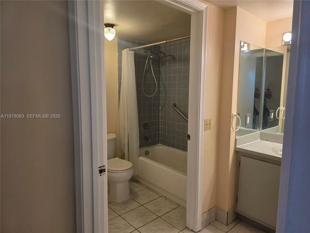 9688 Fontainebleau Blvd 307, Miami, FL 33172