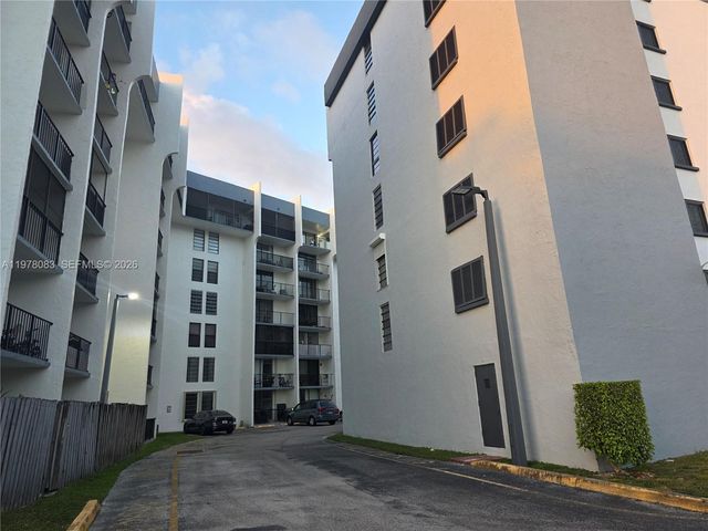 9688 Fontainebleau Blvd 307, Miami, FL 33172