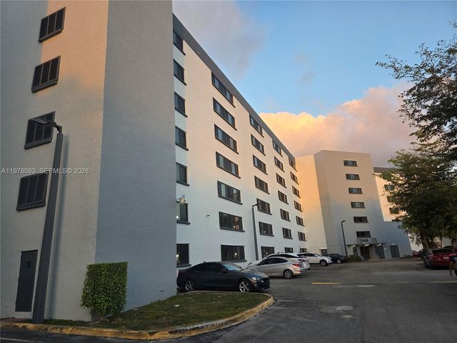 9688 Fontainebleau Blvd 307, Miami, FL 33172