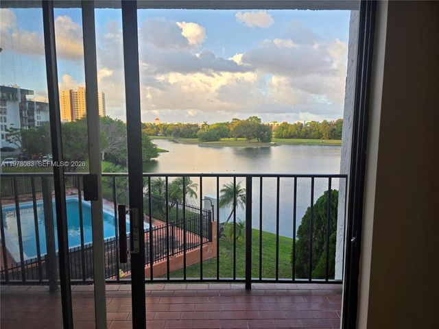 9688 Fontainebleau Blvd 307, Miami, FL 33172