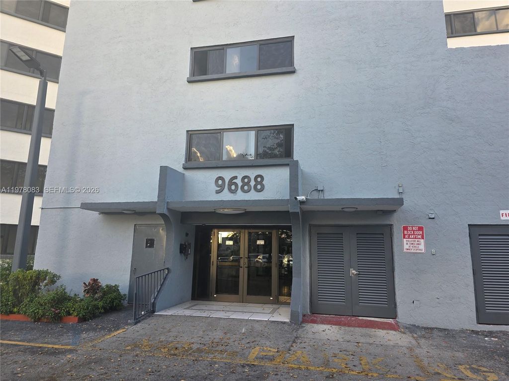 9688 Fontainebleau Blvd 307, Miami, FL 33172