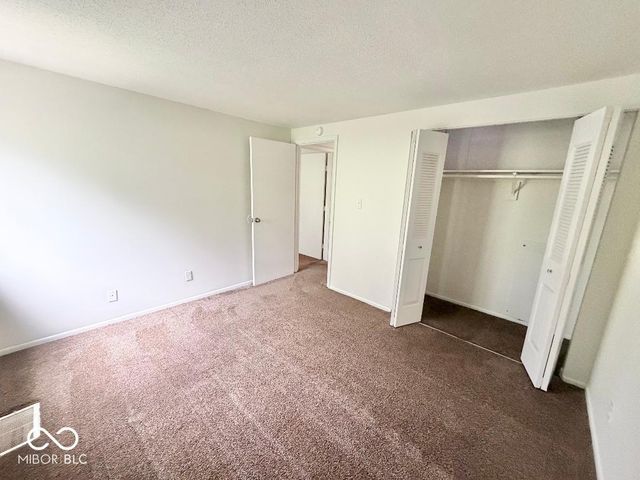 954 Greenwood W, Greenwood, IN 46142