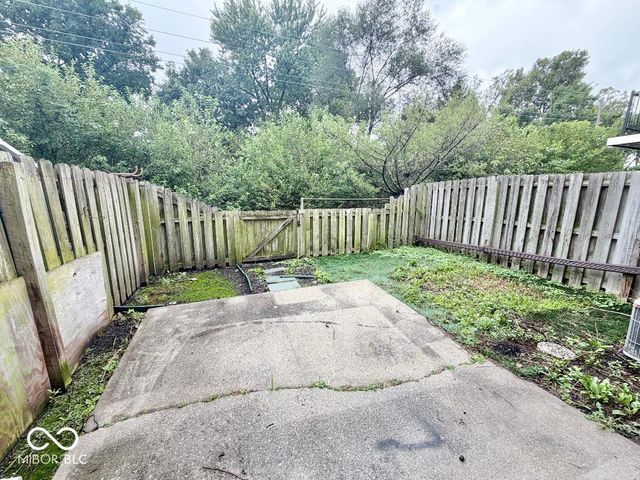 954 Greenwood W, Greenwood, IN 46142