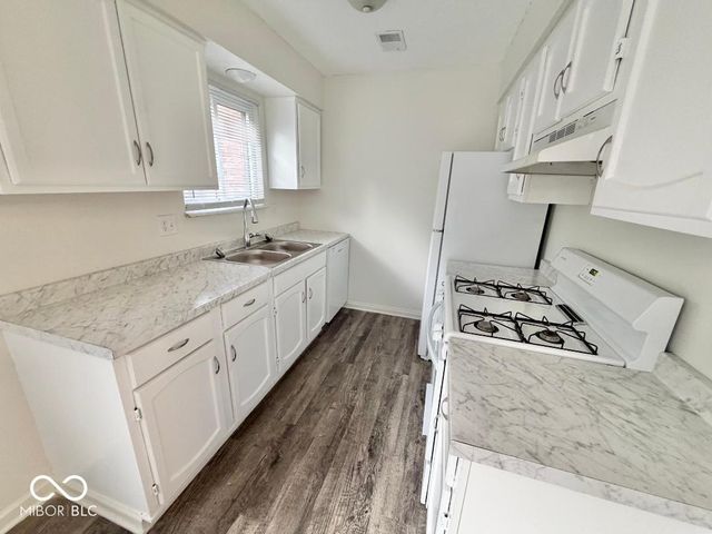 954 Greenwood W, Greenwood, IN 46142