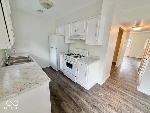 954 Greenwood W, Greenwood, IN 46142